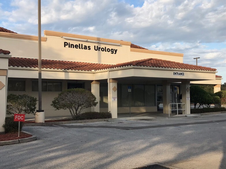 5747 38th Ave N, Saint Petersburg, FL à louer - Photo de l’immeuble – Image 2 sur 13