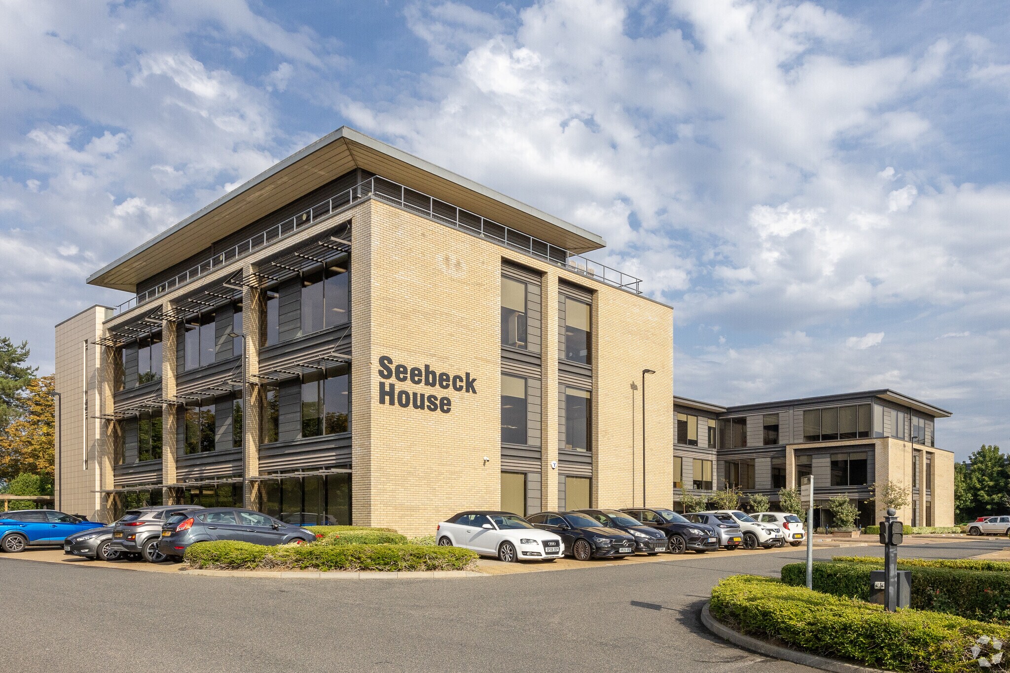 1 Seebeck Pl, Milton Keynes à louer Photo principale– Image 1 sur 8