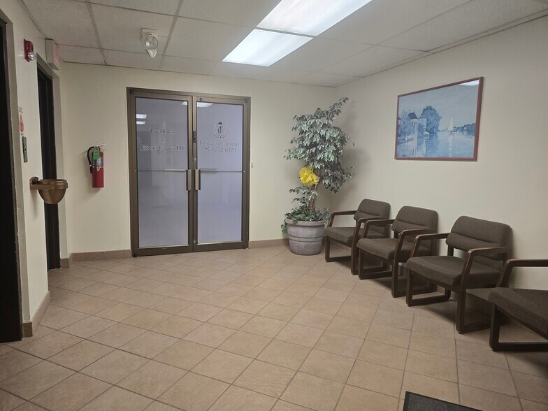 1 Howe Ave, Passaic, NJ à louer - Hall d’entrée – Image 3 sur 13