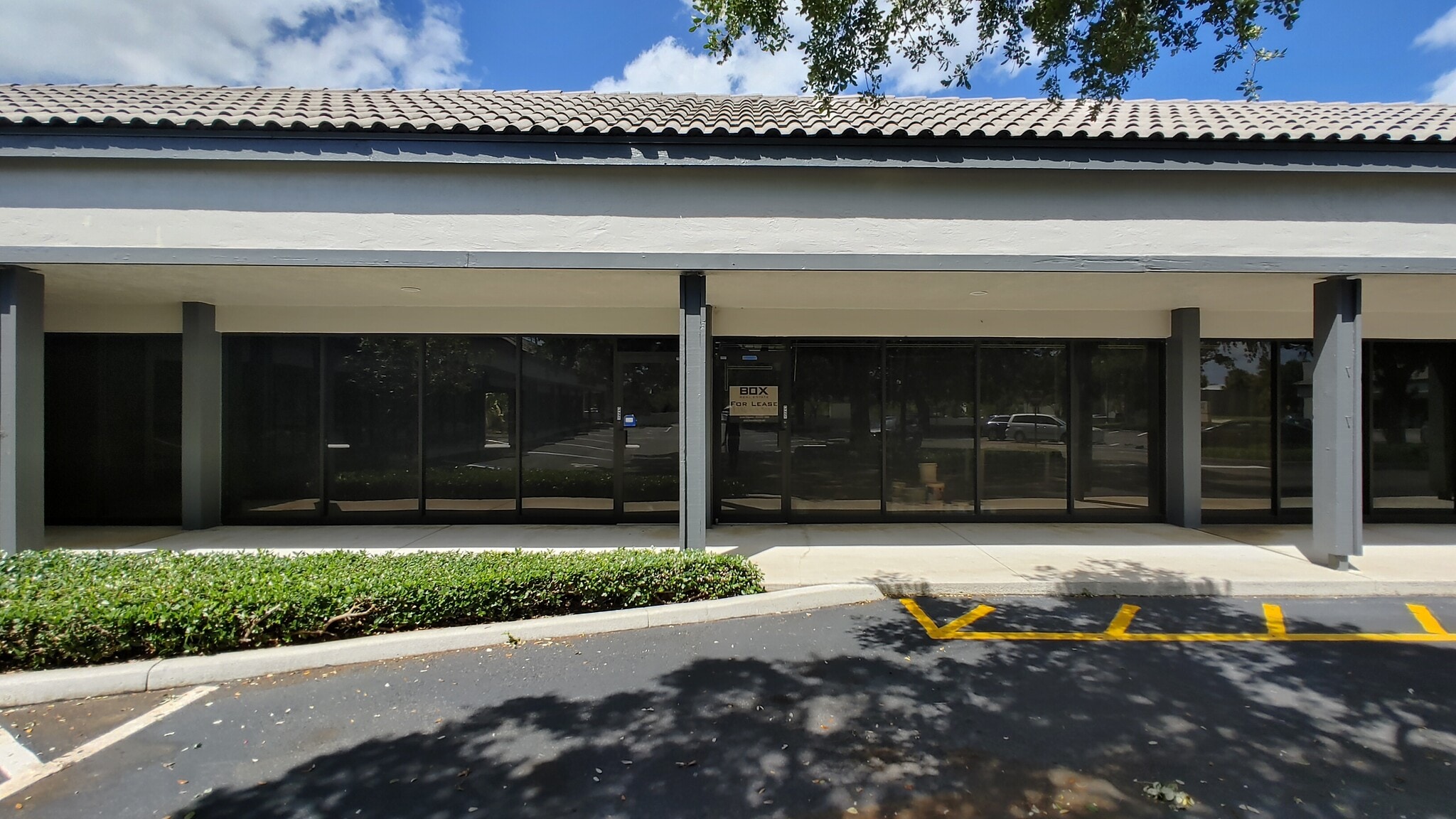 7443-7495 N University Dr, Tamarac, FL à louer Photo intérieure– Image 1 sur 2