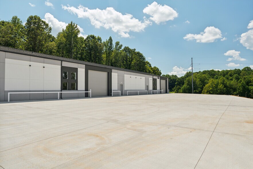 134 Innovation Dr, Statesville, NC à louer - Photo de l’immeuble – Image 3 sur 9