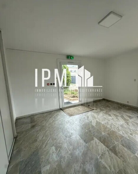 200 Rue Jean De Guiramand, Aix-en-Provence à louer - Photo de l’immeuble – Image 2 sur 5