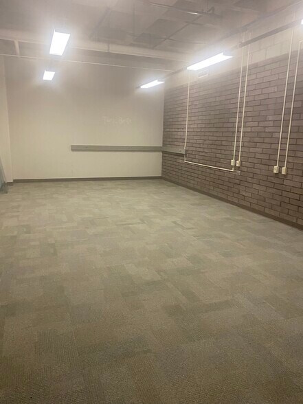 108 Main Ave SW, Warren, OH à louer - Photo de l’immeuble – Image 2 sur 52