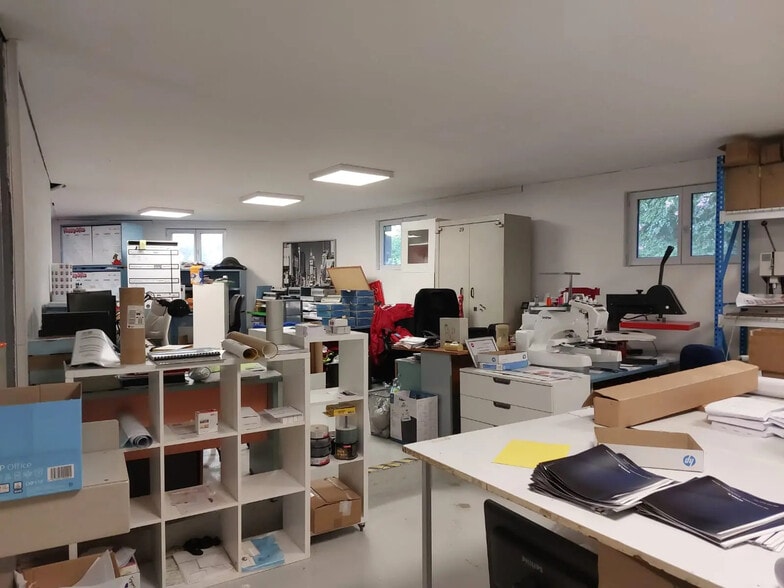 Local d’activités dans La Seyne-sur-Mer à louer - Photo de l’immeuble – Image 3 sur 5