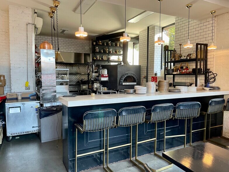 887 Nostrand Ave, Brooklyn, NY à louer - Photo de l’immeuble – Image 2 sur 2