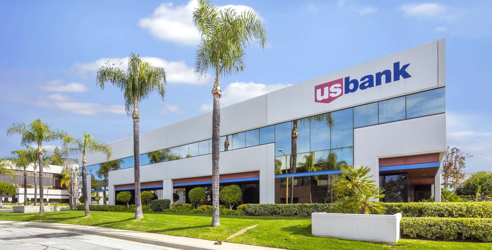 2020 E Financial Way, Glendora, CA à louer Photo de l’immeuble– Image 1 sur 4