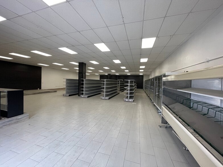 913 N Chester Ave, Bakersfield, CA à louer - Photo intérieure – Image 3 sur 10