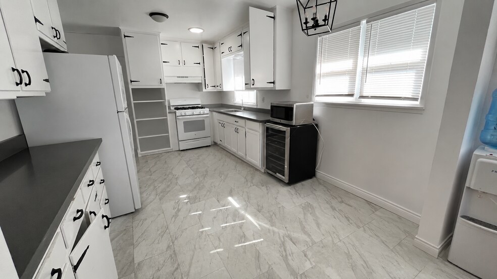 2730 Arlington Ave, Torrance, CA à vendre - Photo intérieure – Image 3 sur 7