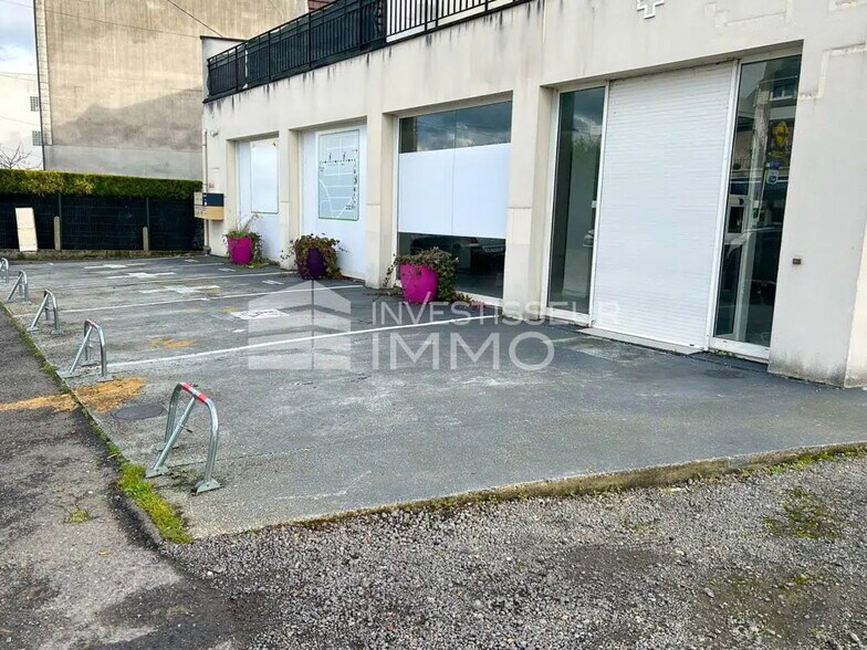 Local commercial dans Viry-Châtillon à louer - Photo de l’immeuble – Image 1 sur 2