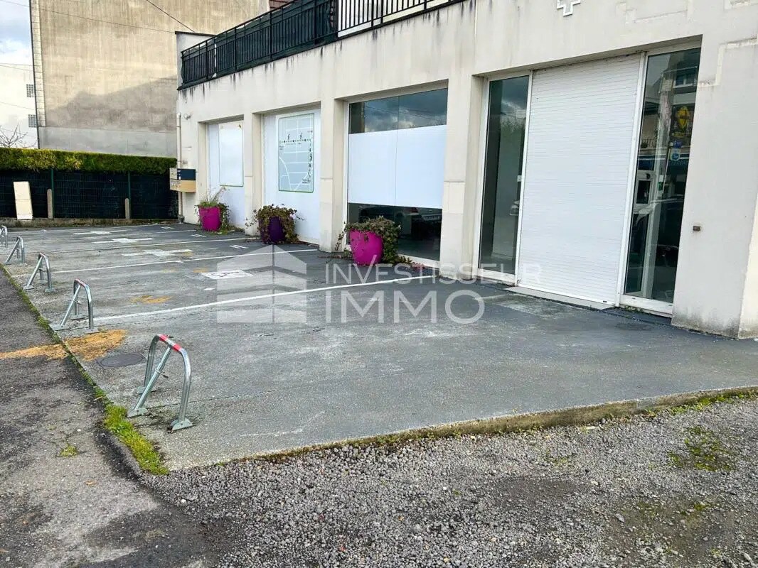 Local commercial dans Viry-Châtillon à louer Photo de l’immeuble– Image 1 sur 3