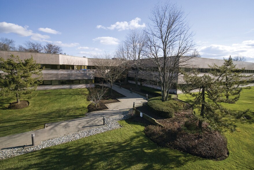 1 Paragon Dr, Montvale, NJ à louer - Photo de l’immeuble – Image 1 sur 8