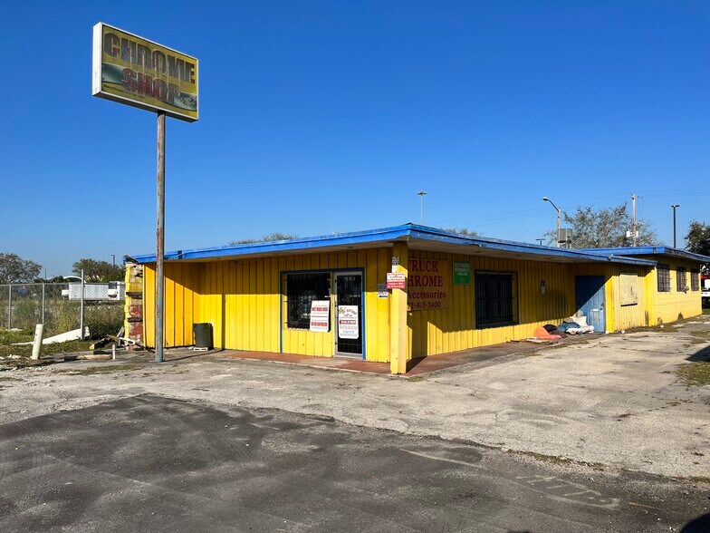 2860 S Kings Hwy, Fort Pierce, FL à vendre - Photo de l’immeuble – Image 1 sur 7