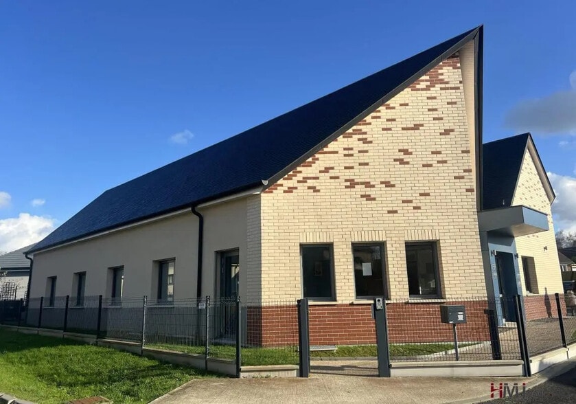 Local d'activités dans Saint-Romain-de-Colbosc à vendre - Photo de l’immeuble – Image 2 sur 7