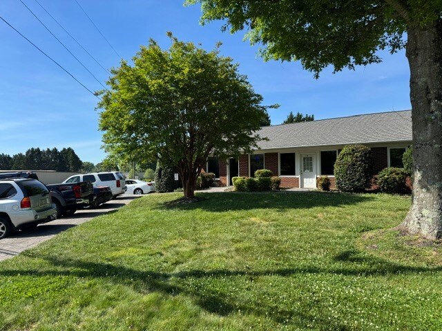4909 Boone Trl, Millers Creek, NC à vendre - Photo de l’immeuble – Image 2 sur 27