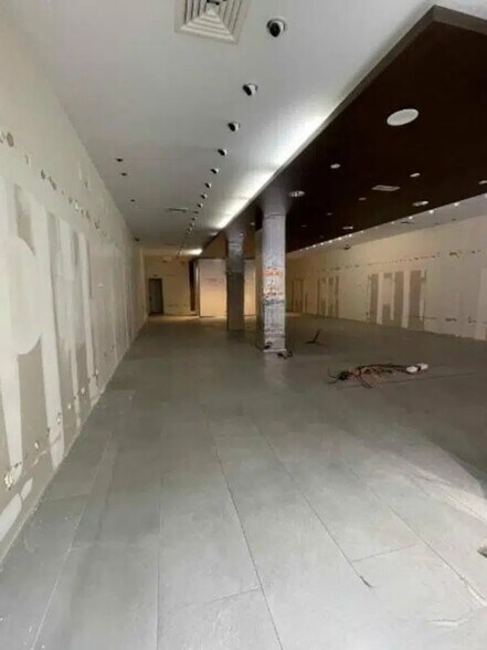 Local commercial dans Reims à louer - Photo de l’immeuble – Image 3 sur 13