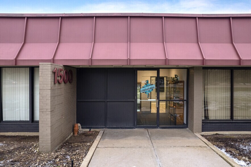 1500 Hicks Rd, Rolling Meadows, IL à louer - Photo de l’immeuble – Image 2 sur 7