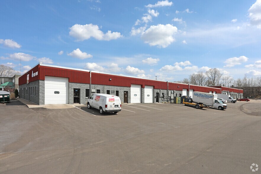 1928-1948 W County Road C, Roseville, MN à louer - Photo de l’immeuble – Image 2 sur 7