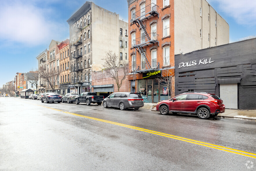 150 Grand St, Brooklyn, NY à louer - Photo de l’immeuble – Image 3 sur 5