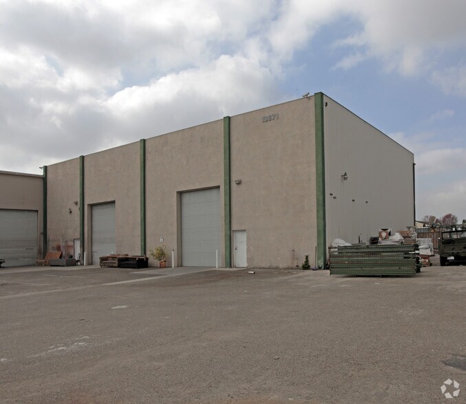 13871 Newhope St, Garden Grove, CA à louer - Photo de l’immeuble – Image 2 sur 2