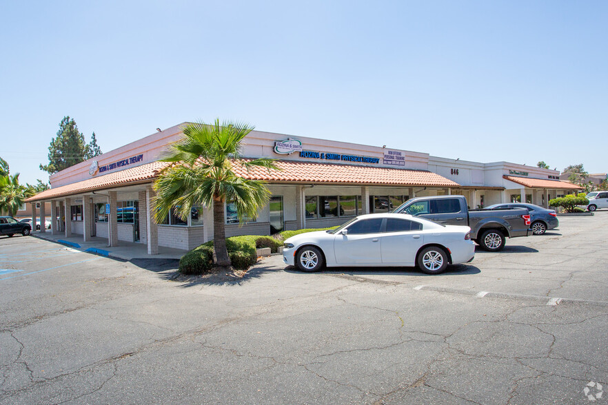 846 W Foothill Blvd, Upland, CA à louer - Photo principale – Image 1 sur 7