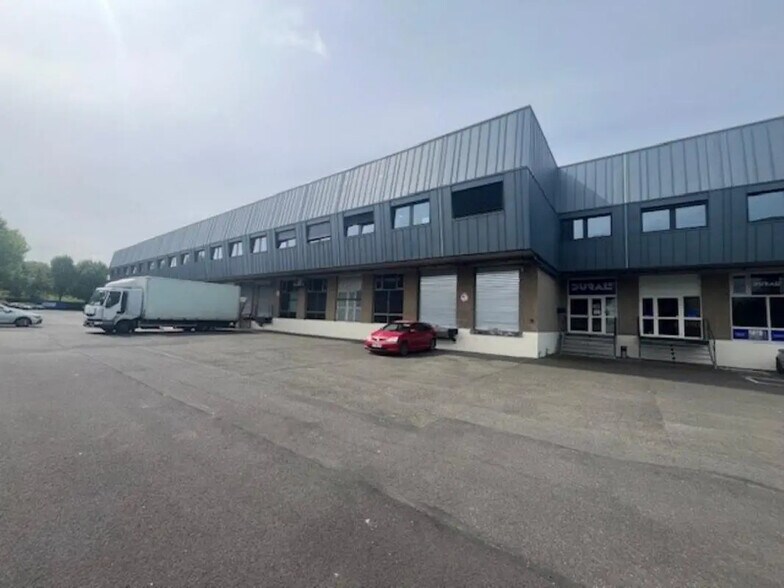 Industriel/Logistique dans Villejust à louer - Photo de l’immeuble – Image 1 sur 3