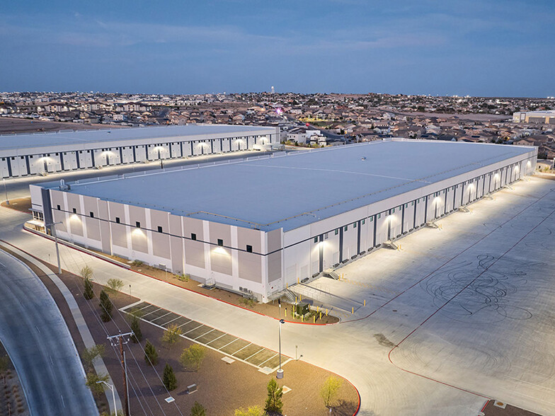12100 Emerald Pass Ave, El Paso, TX à louer - Photo de l’immeuble – Image 3 sur 11