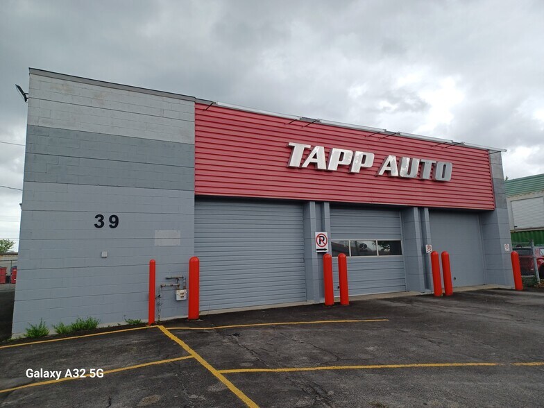 39 Cleopatra Dr, Nepean, ON à vendre - Photo de l’immeuble – Image 2 sur 22