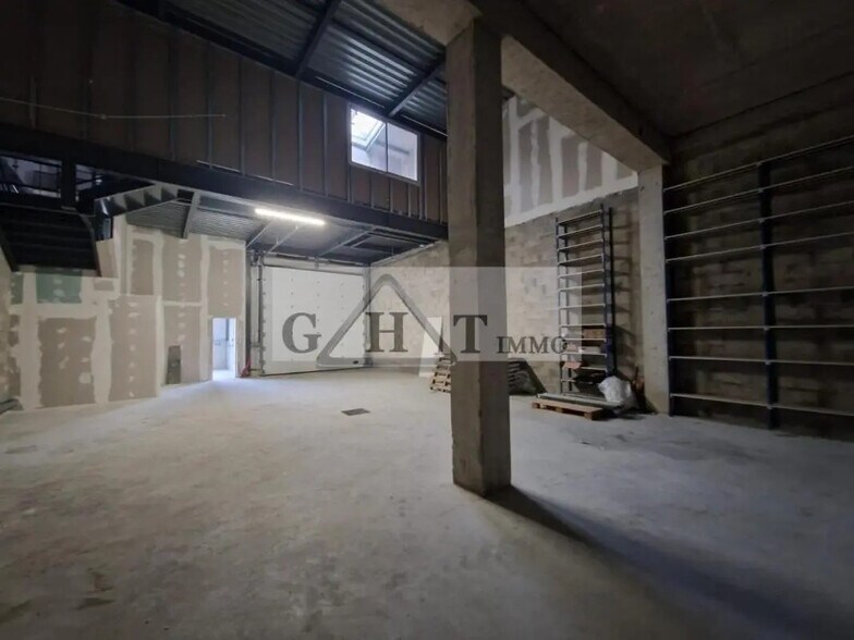 Industriel/Logistique dans Montfermeil à louer - Photo de l’immeuble – Image 2 sur 6