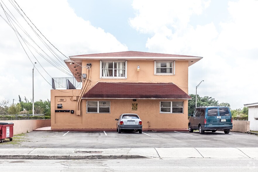1786 Ali Baba Ave, Opa Locka, FL à vendre - Photo de l’immeuble – Image 3 sur 3