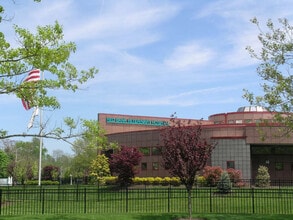 197 Hance Ave, Tinton Falls, NJ à vendre Photo de l’immeuble– Image 1 sur 15