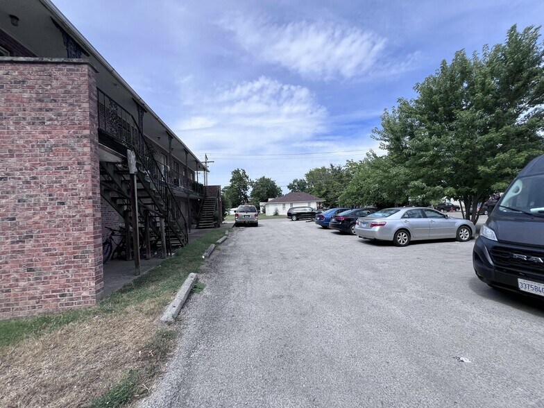 313 E Mill St, Carbondale, IL à vendre - Photo de l’immeuble – Image 1 sur 10