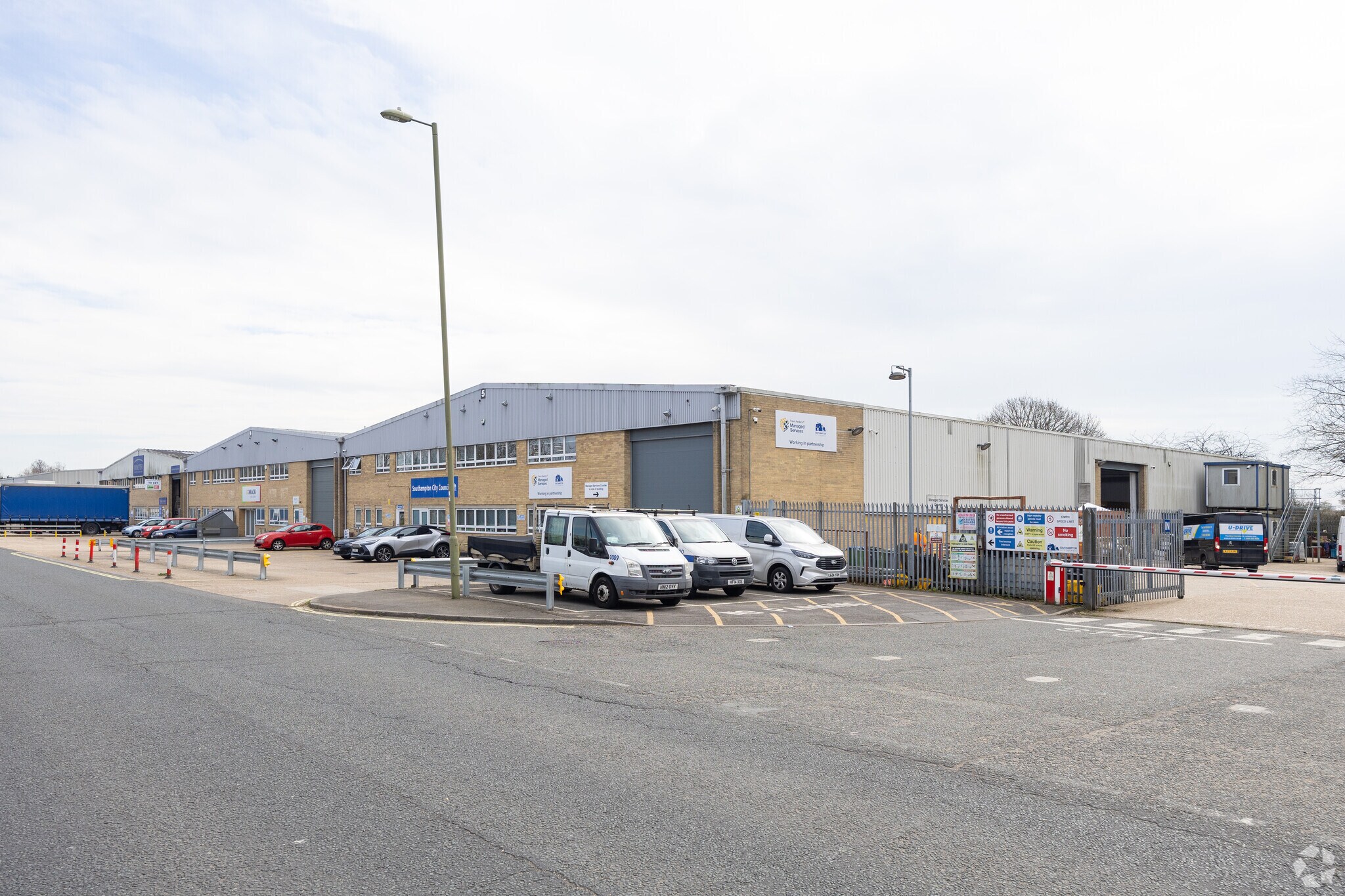 Mauretania Rd, Nursling à louer Photo principale– Image 1 sur 4