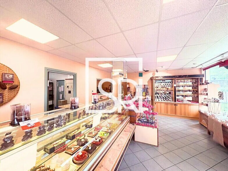 Local commercial dans Aubière à louer - Photo de l’immeuble – Image 1 sur 9