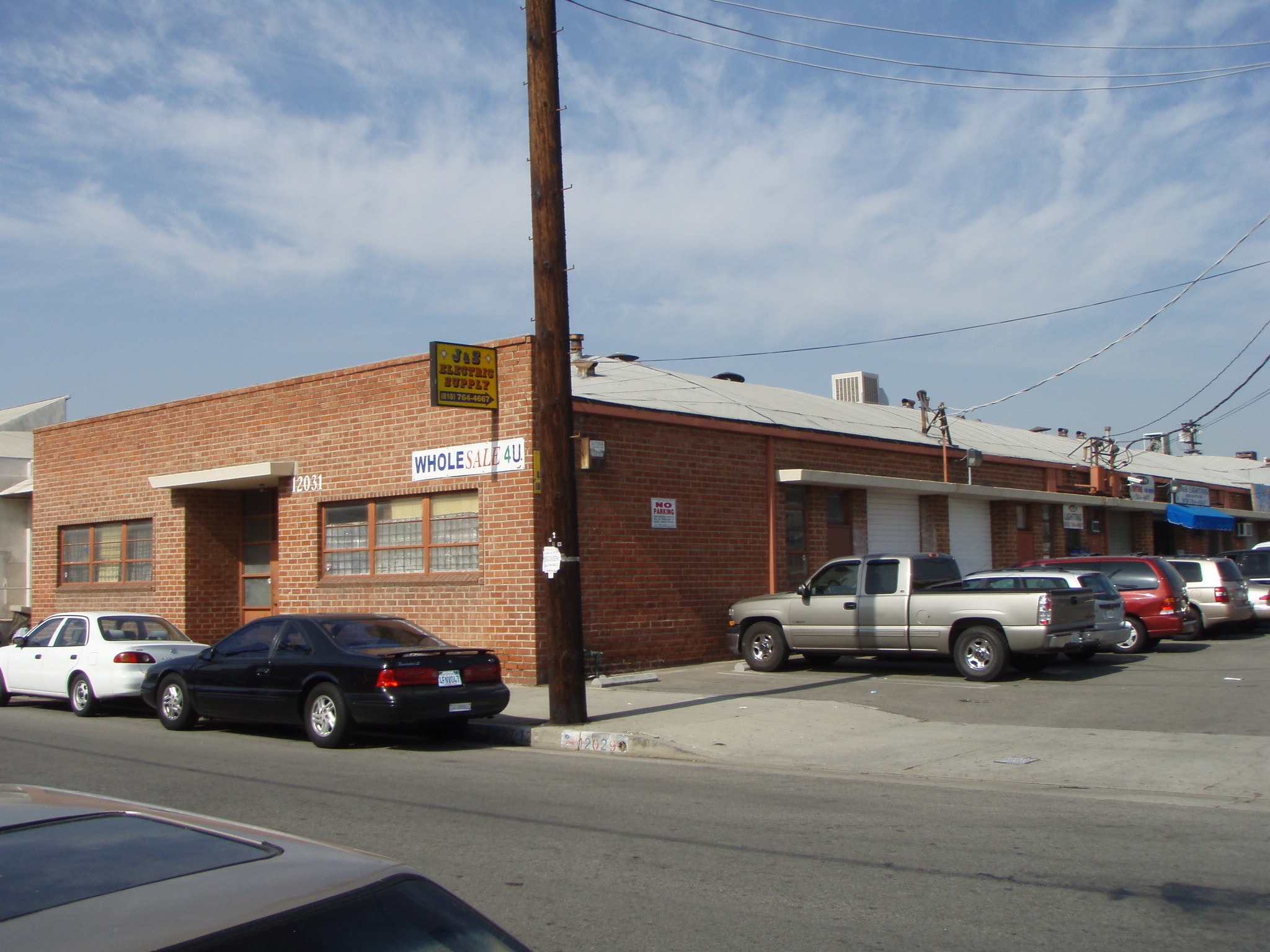 12017-12021 Vose St, North Hollywood, CA à louer Photo principale– Image 1 sur 10