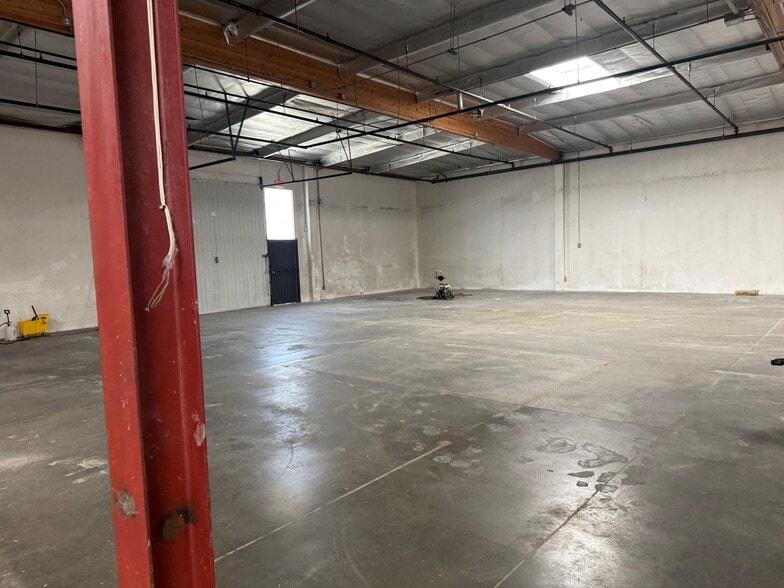 249 131st St, Los Angeles, CA à louer - Photo de l’immeuble – Image 3 sur 6