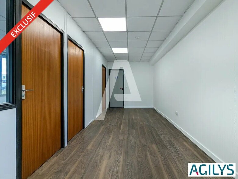 Local d'activités dans Massy à vendre - Photo de l’immeuble – Image 3 sur 12