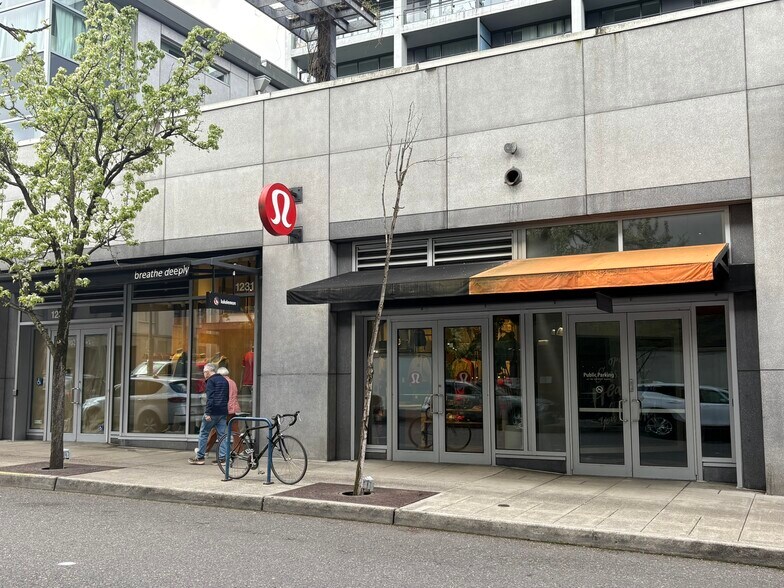 123 NW 12th Ave, Portland, OR à louer - Photo de l’immeuble – Image 3 sur 7
