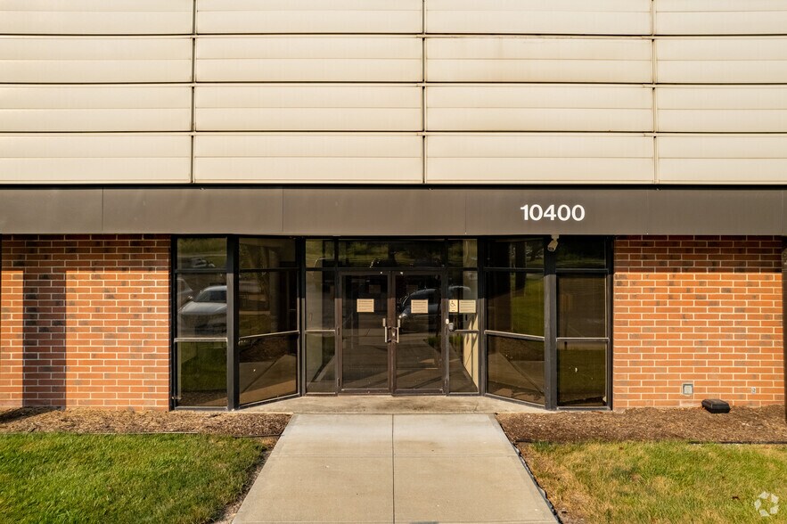 10400 Hickman Mills Dr, Kansas City, MO à vendre - Photo de l’immeuble – Image 3 sur 5