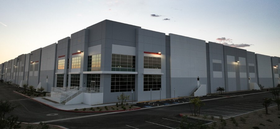 6400 E Azure Ave, Las Vegas, NV à louer - Photo de l’immeuble – Image 1 sur 6