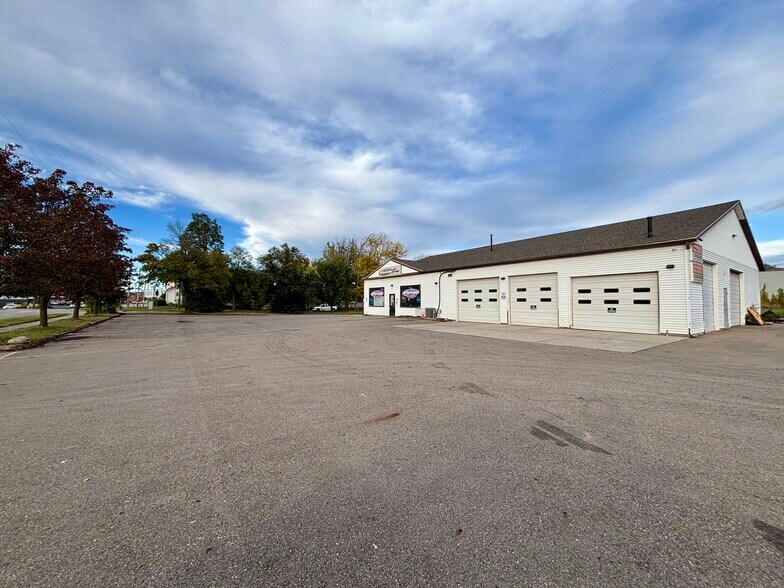 610 Park Pl, Lansing, MI à vendre - Photo de l’immeuble – Image 2 sur 12