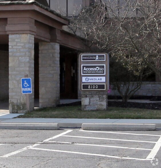 8100 Ravines Edge Ct, Columbus, OH à louer - Photo de l’immeuble – Image 2 sur 42