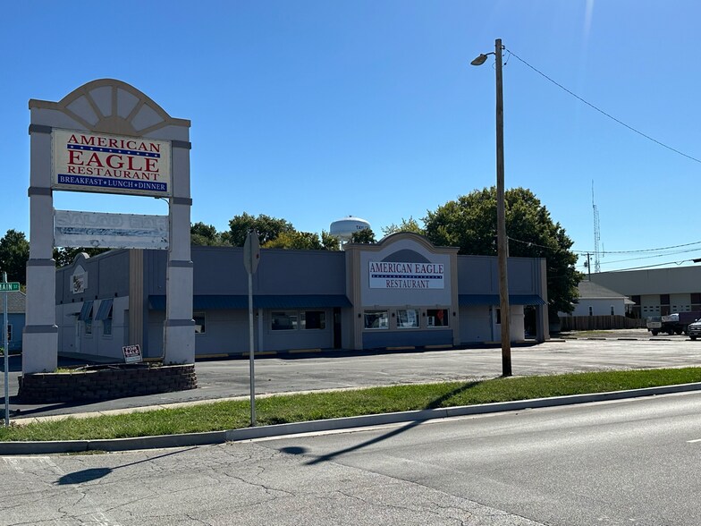 102 E Park St, Taylorville, IL à louer - Photo de l’immeuble – Image 2 sur 123