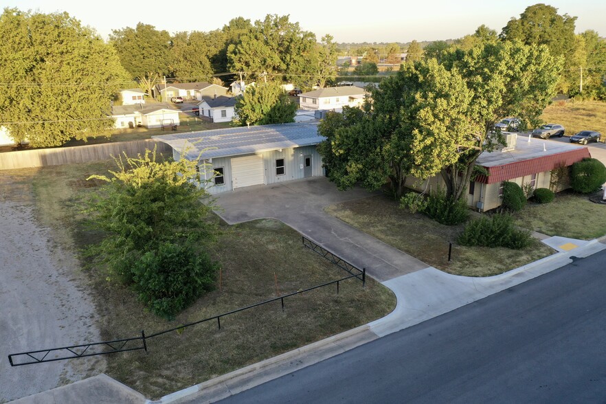 1413 N Muskogee Pl, Claremore, OK à louer - Photo de l’immeuble – Image 1 sur 12
