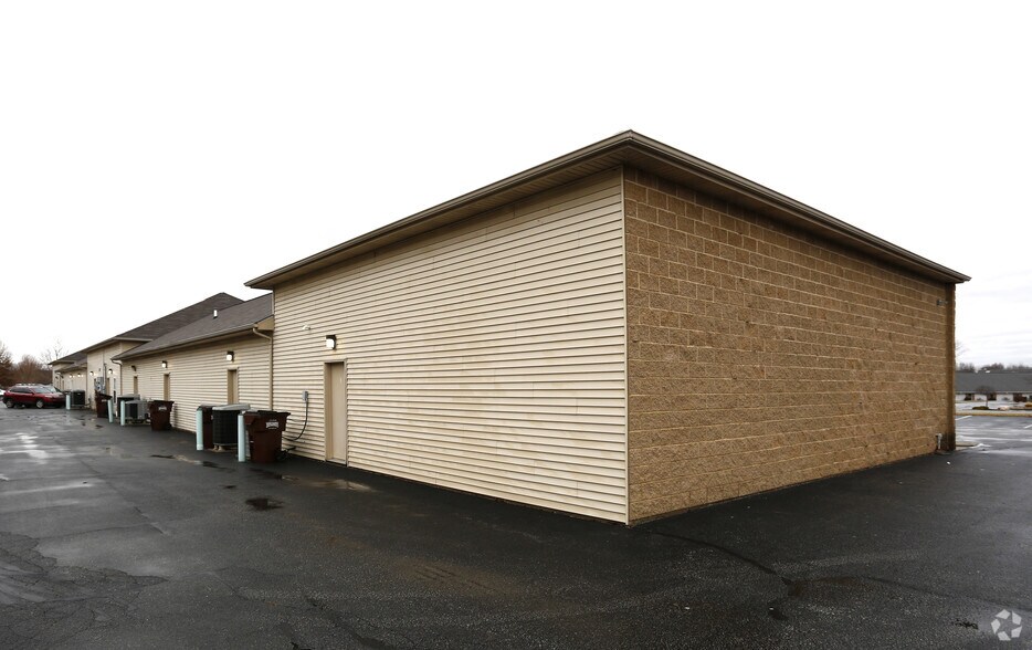 374 Northside Dr, Batesville, IN à louer - Photo de l’immeuble – Image 3 sur 3