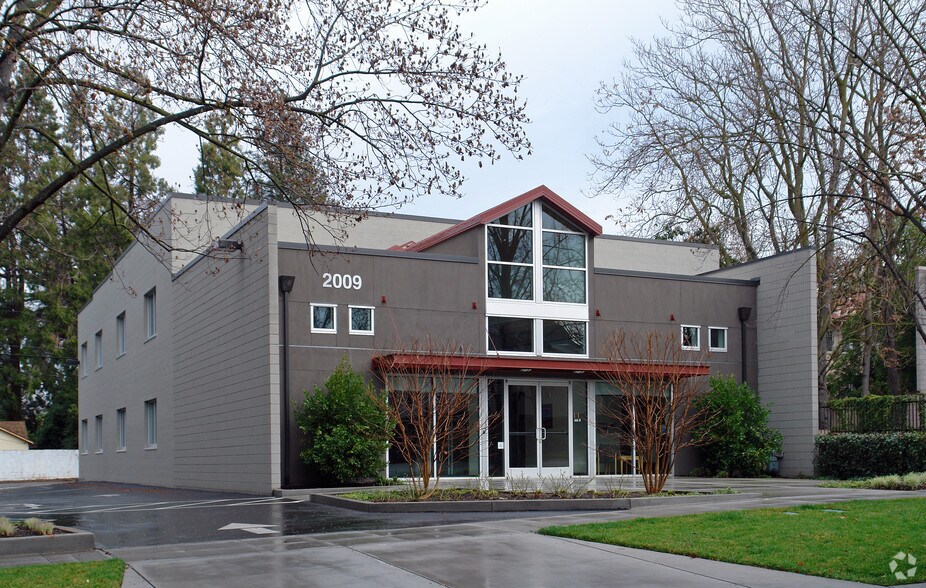 2009 V St, Sacramento, CA à louer - Photo principale – Image 1 sur 4