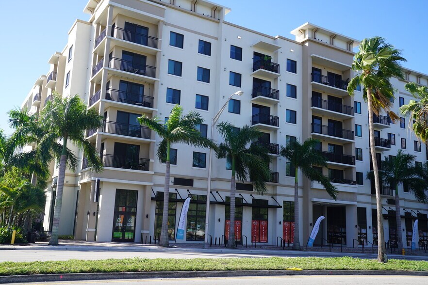 7004 Bird Rd, Miami, FL à louer - Photo de l’immeuble – Image 2 sur 2