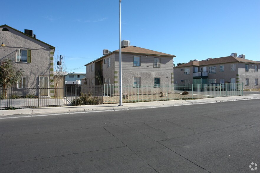 1707 Santa Paula Dr, Las Vegas, NV à vendre - Photo de l’immeuble – Image 3 sur 18