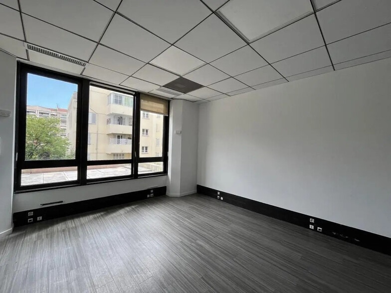Bureau dans Cannes à louer - Photo de l’immeuble – Image 3 sur 8