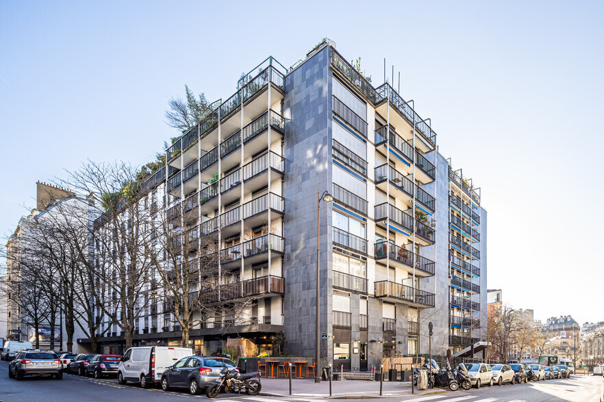 Immeuble residentiel dans Paris à vendre - Photo principale – Image 1 sur 9