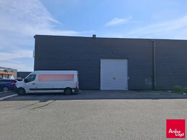 Plus de détails pour Local d'activités à louer